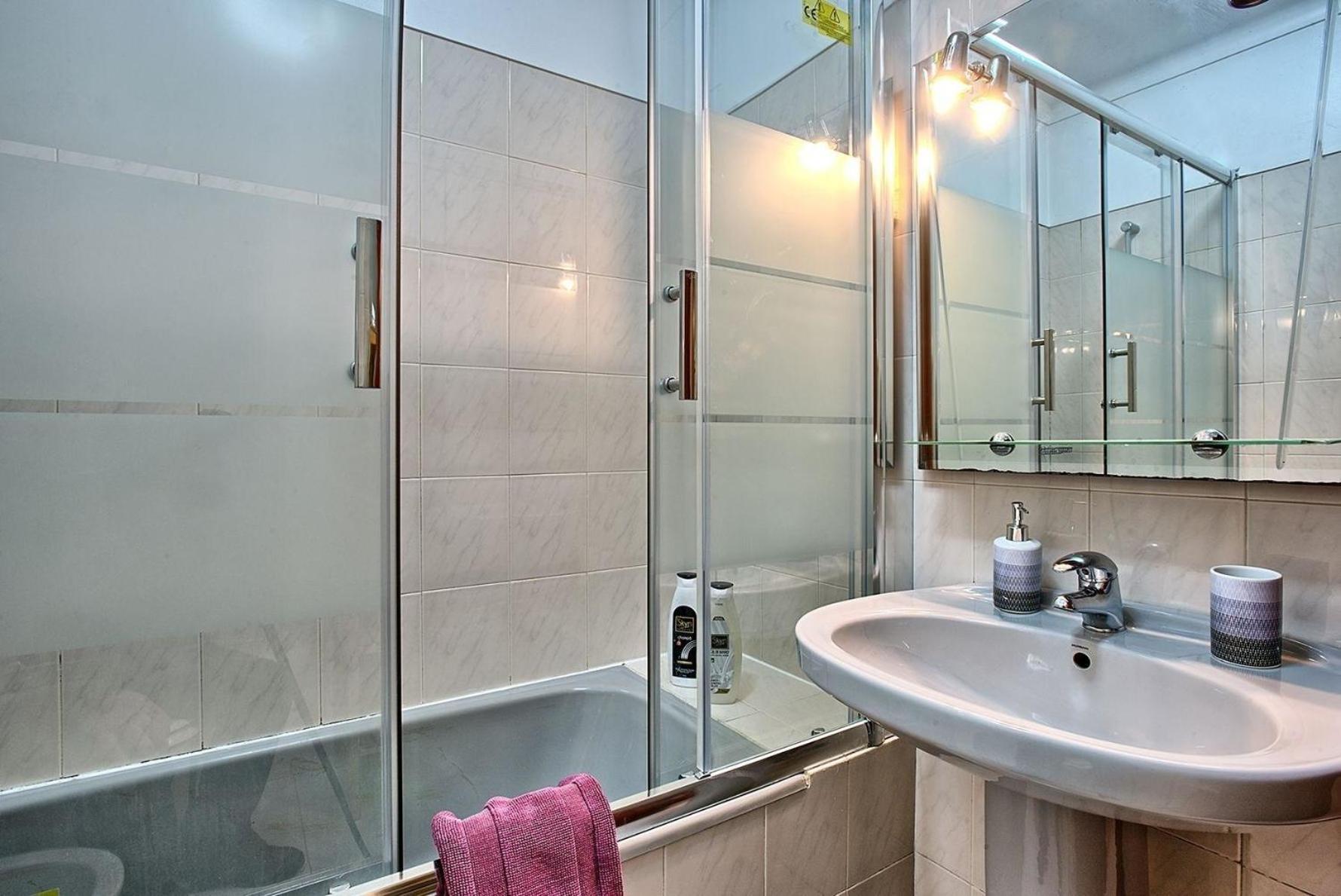 Studio Fuer 7 Personen Und 1 Kind In Moscavide, Regio De Costa De Lissabon