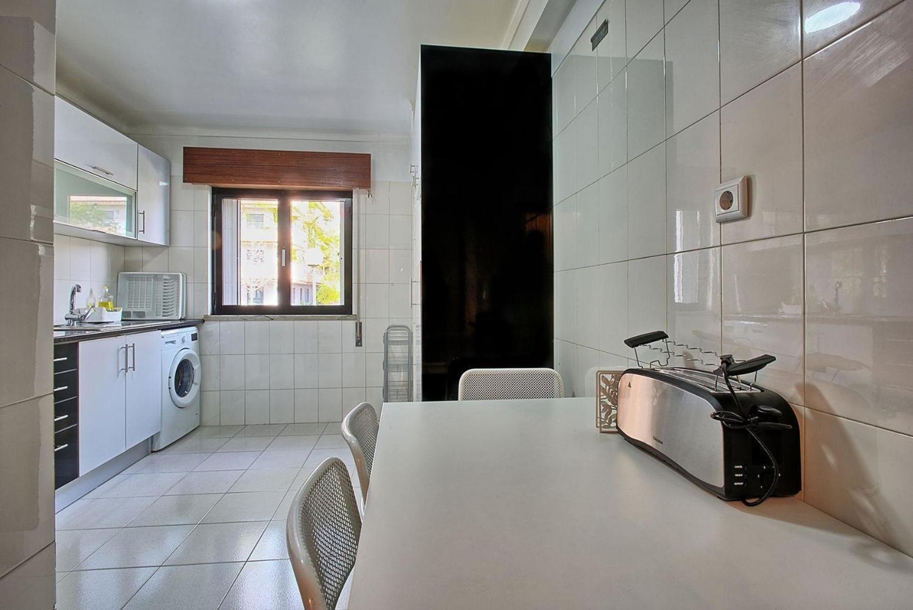 Studio Fuer 7 Personen Und 1 Kind In Moscavide, Regio De Costa De *