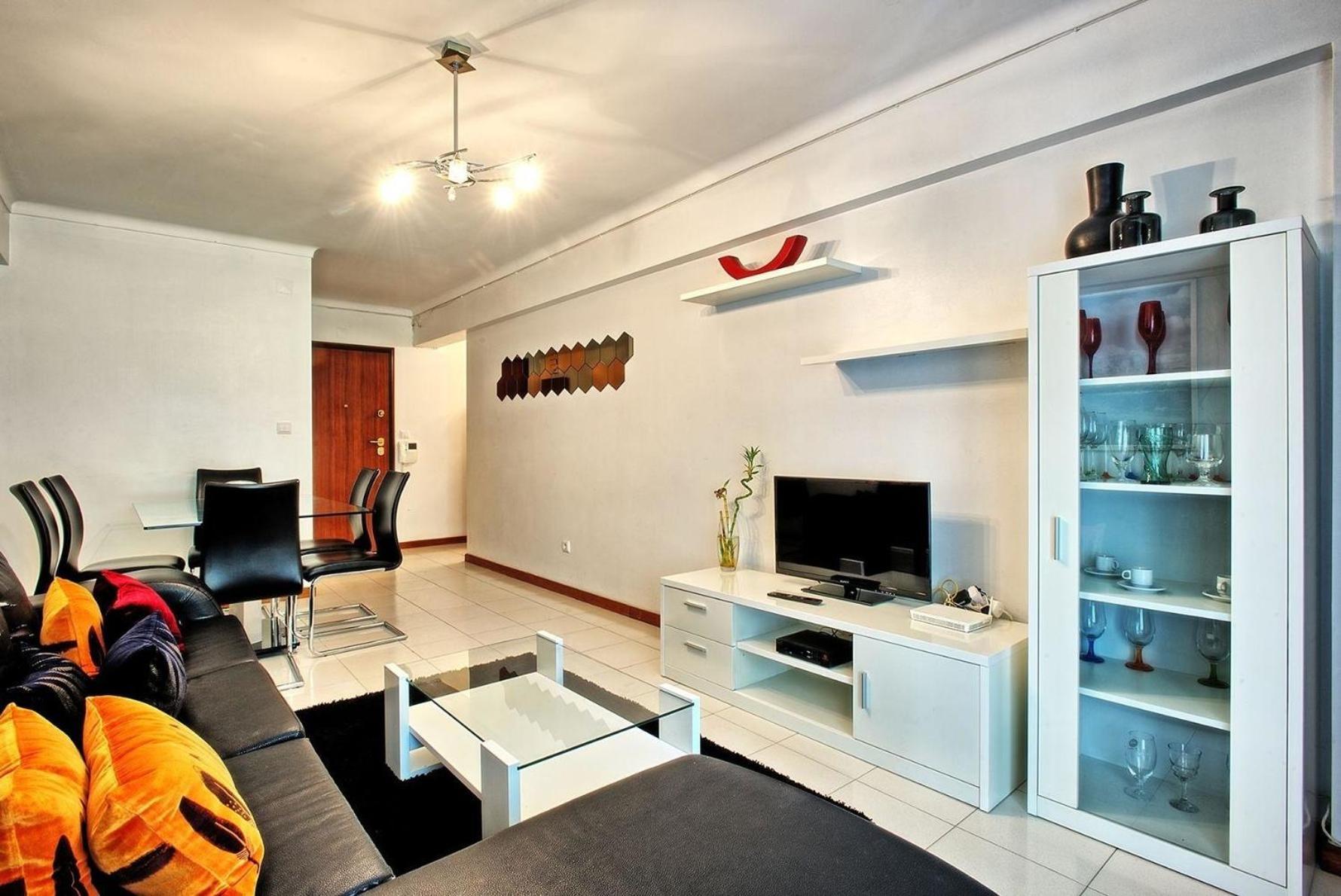 Studio Fuer 7 Personen Und 1 Kind In Moscavide, Regio De Costa De Apartment Lissabon